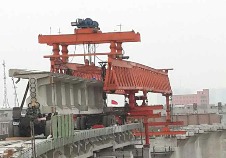 西安延長(zhǎng)石油鐵路專(zhuān)線(xiàn)JQ40/160架橋機(jī)